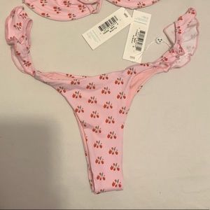 Ali Ruffle

Bottom: Size Medium; New with Tags; Hygienic Liner Intact